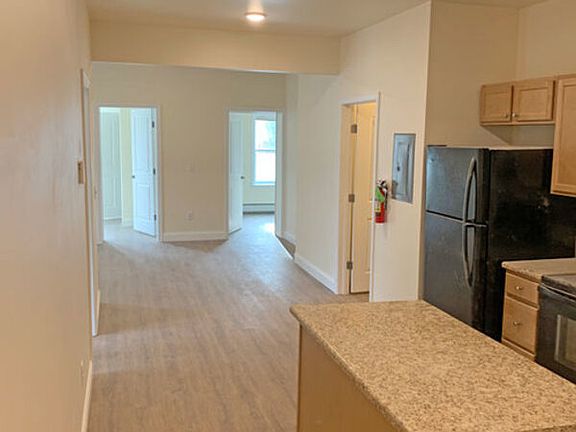 2nd image of 323 Pearl St Unit 10