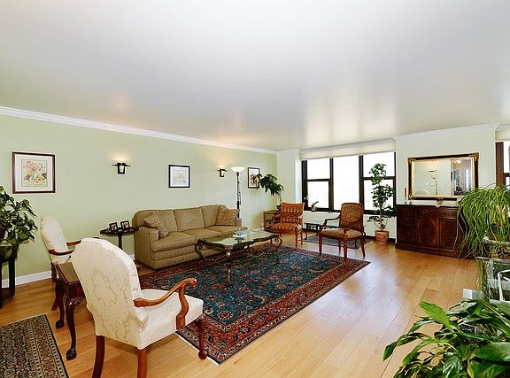 4th image of 3150 N Lake Shore Dr APT 31B