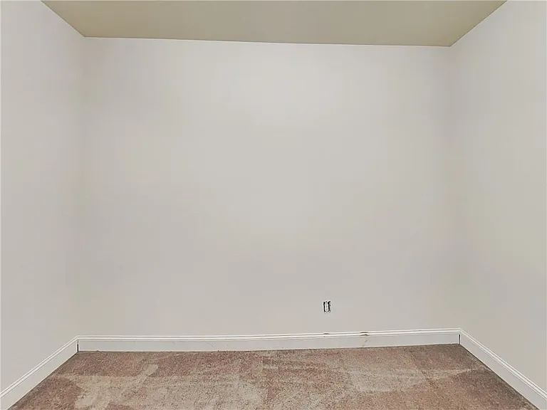 85 Lotus Ln — Photo 15