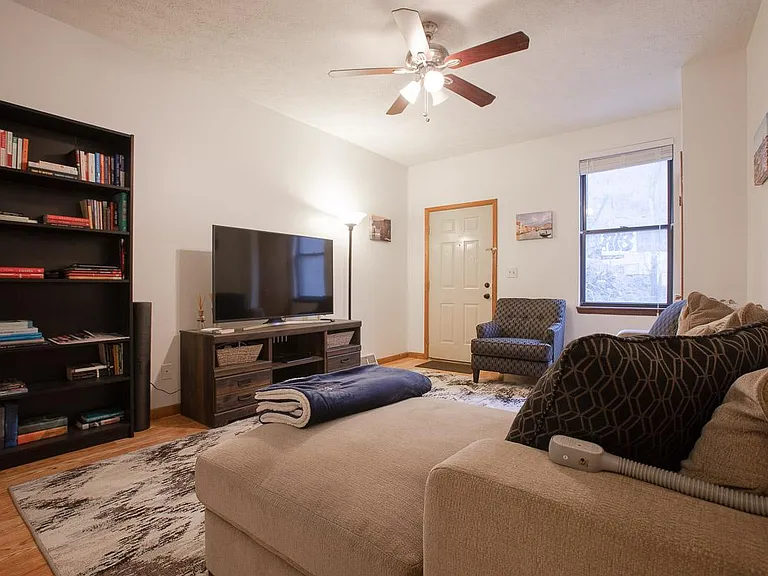 413 E Carson St — Photo 6