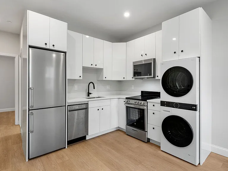 174 Salem St #2 — Photo 1