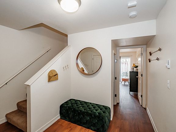 Brentwood Estates | Entryway