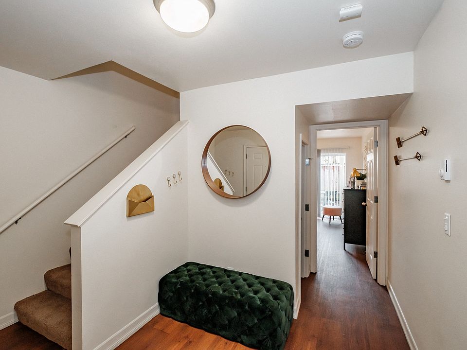 Brentwood Estates | Entryway
