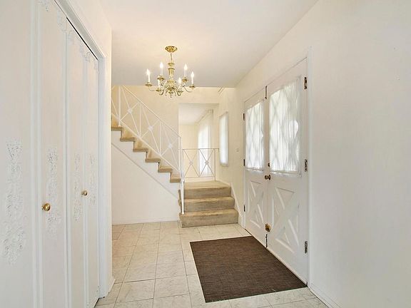 2nd image of 1155 Cayuga Dr