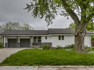 22 E Ridge Dr, Council Bluffs, IA 51503