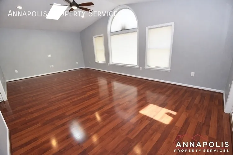 1027 Springhill Way — Photo 8