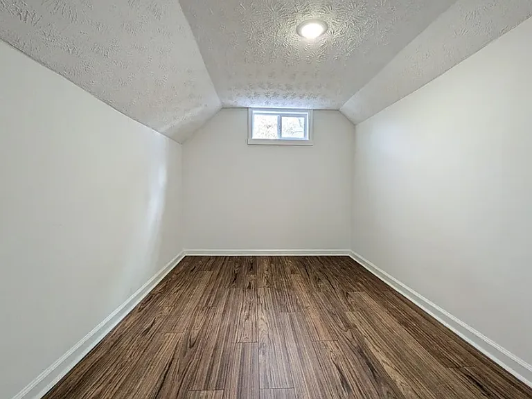 1911 Corning Ave — Photo 5
