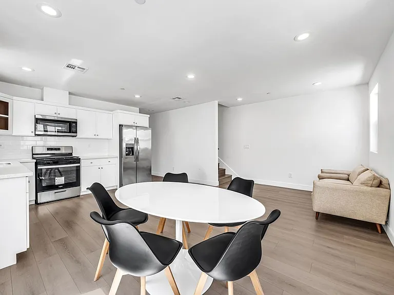 1156 W 38th St — Photo 3