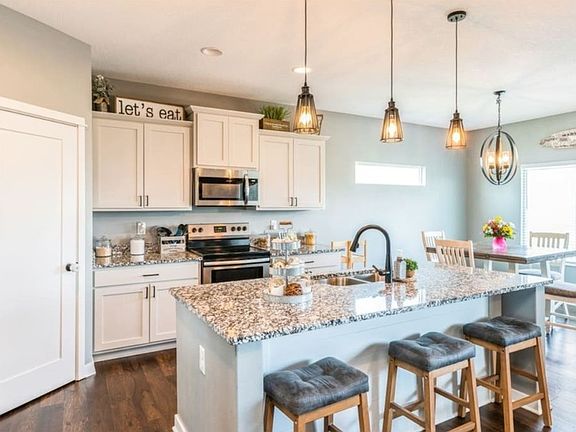 4th image of 1015 Juniper Dr
