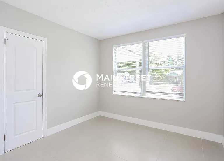 9064 Polk Ave — Photo 12