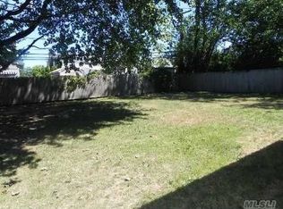 431 Briarwood Rd, Massapequa, NY 11758
