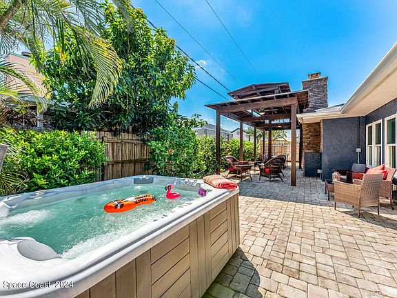 2nd image of 681 Hibiscus Dr