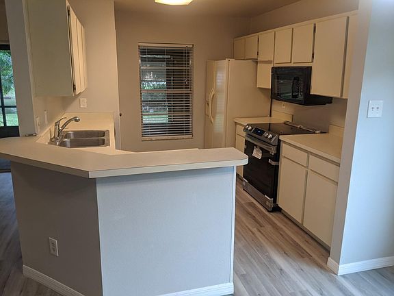 4th image of 11917 Cedarfield Dr