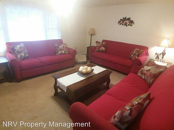 3rd image of 575 Kamran Dr NW