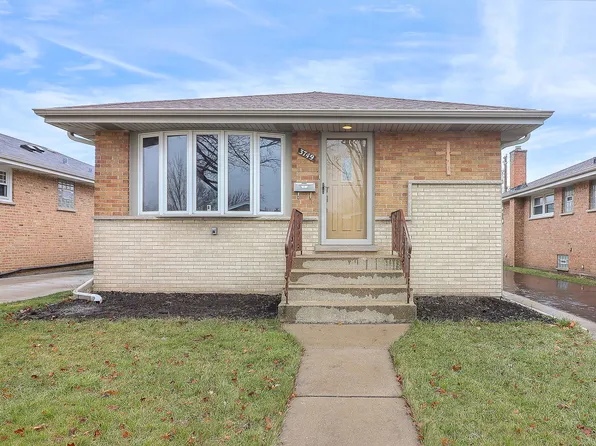 3749 Hawthorne St, Schiller Park, IL 60176