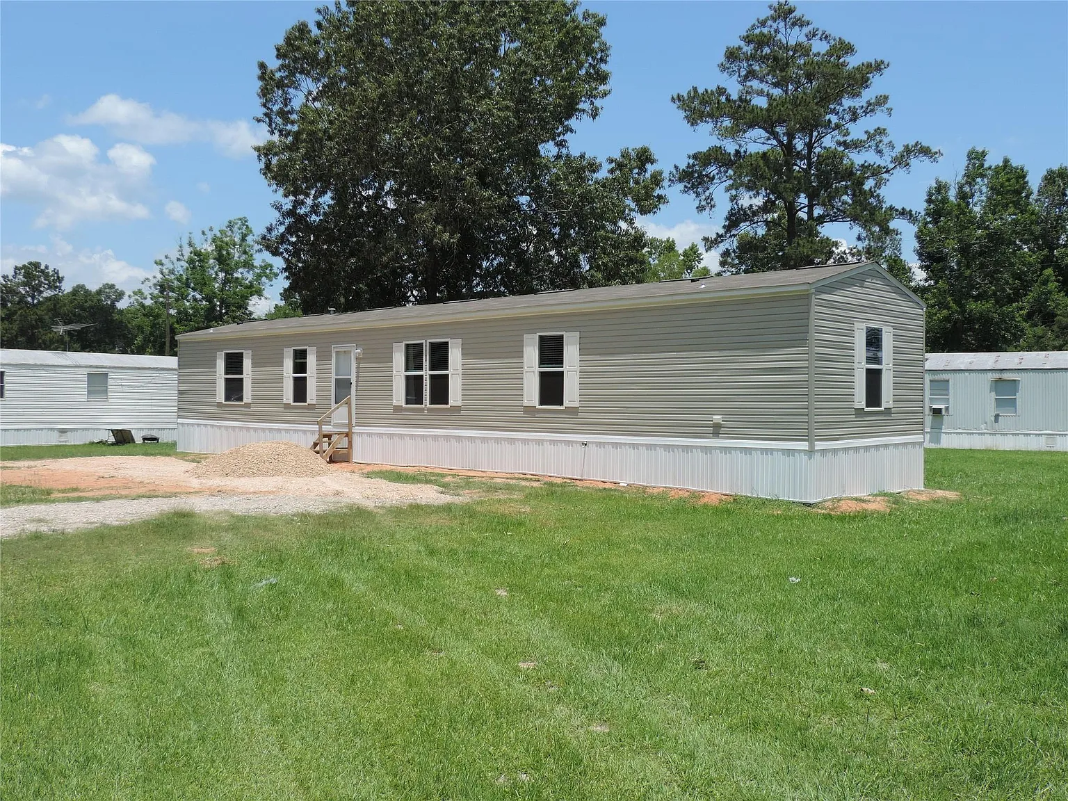 3 bed, 2.0 bath, 1152 sqft, $1,250 — Photo 1