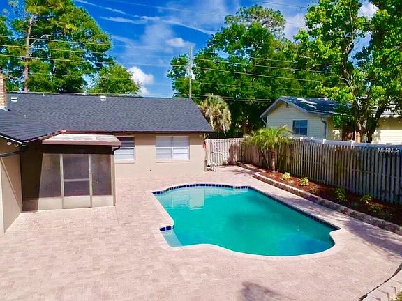 3rd image of 208 N Line Dr