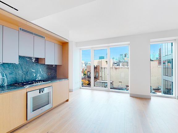 3rd image of 101 W 14th St APT 7B