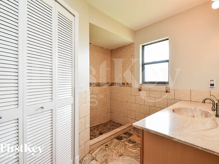 1122 SE 22nd Ter — Photo 13