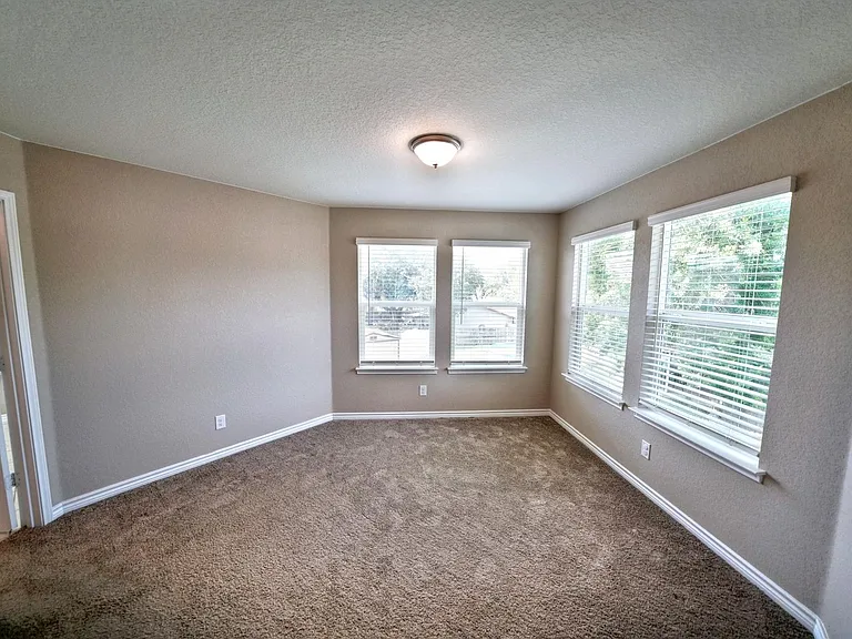 107 Kyle Cv — Photo 31