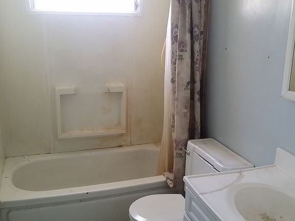 5th image of 5828 44th St