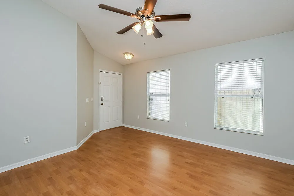 3 bed, 2.0 bath, 1151 sqft, $2,135 — Photo 3