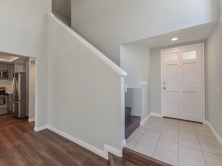 391 Stanford Ct — Photo 8