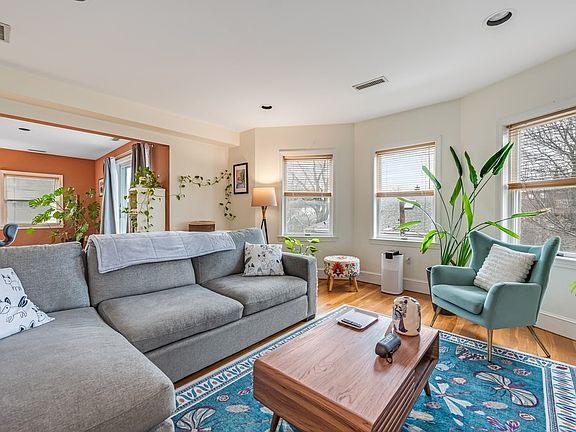 5th image of 28 Surrey St #3