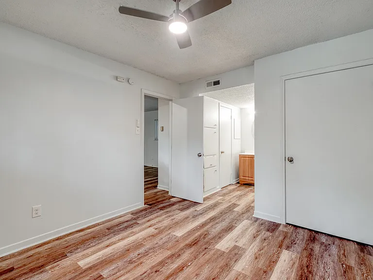 5210 Joe Sayers Ave #E — Photo 15