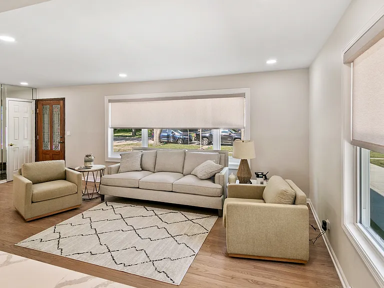 3N425 N Howard Ave — Photo 11