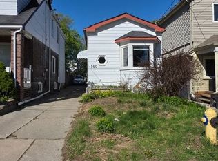 160 King Edward Ave #3, Toronto, ON M4C 5J8