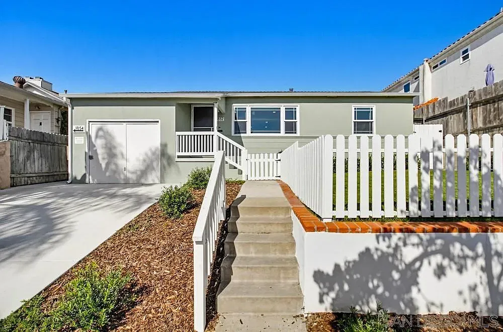 3 bed, 1.0 bath, 900 sqft, $5,800 — Photo 2