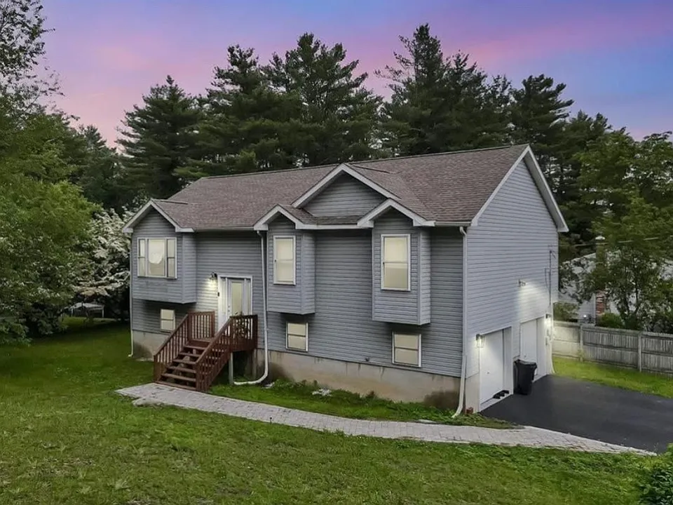 838 Cayuga Way