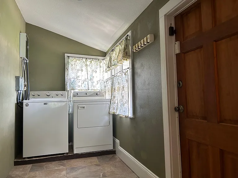 419 E Belmar St — Photo 18