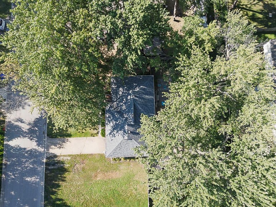 2nd image of 118 N Pine St