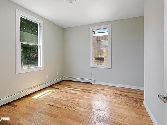4th image of 310 Hillside Ave #2