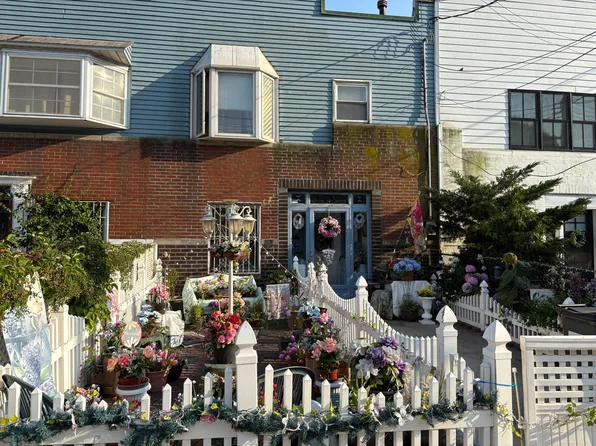 3618 Bayview Avenue image 1 of 2