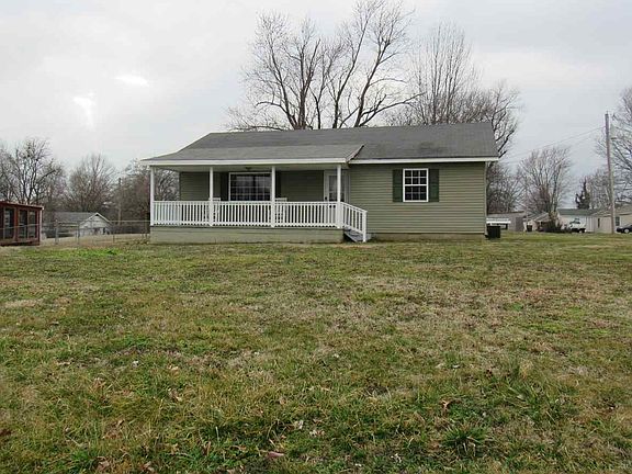 2nd image of 121 East Dr