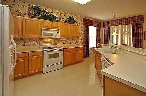 5th image of 658 Samantha Ln