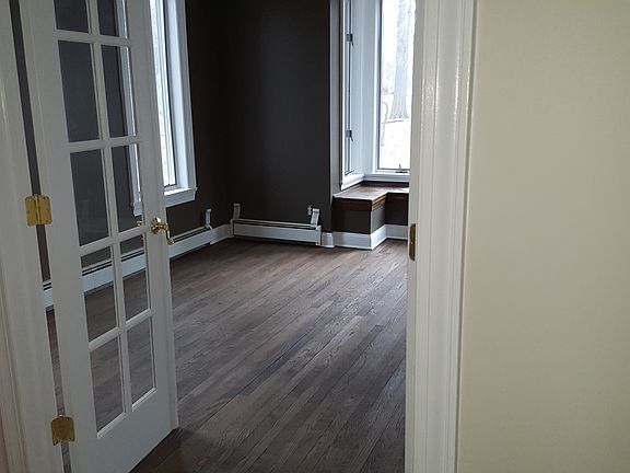 4th image of 1065 Johnston Dr