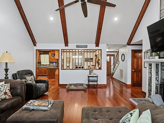 3rd image of 22383 Choctaw Ln