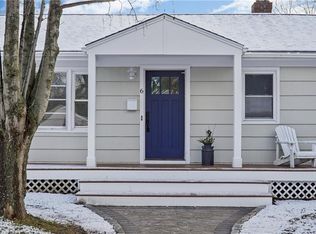 6 Wood Rd, Middletown, RI 02842