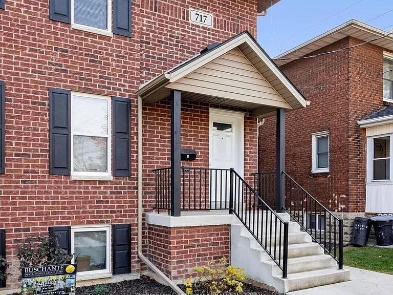 717 Saint Antoine St #3 — Photo 4