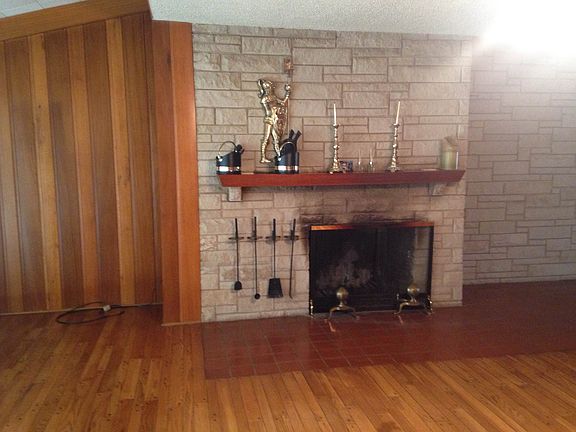 3rd image of 1010 E Tate St