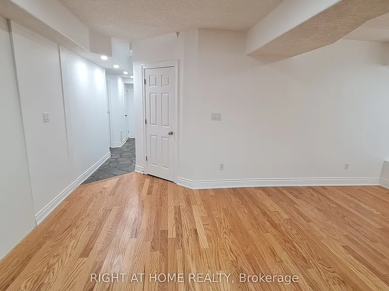 172 Lena Cres #2 — Photo 11