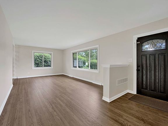 4th image of 33298 N Eastwood Rd