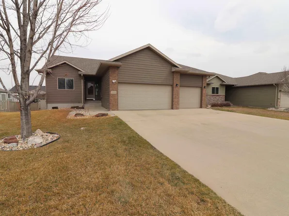 5212 S Bahnson Ave, Sioux Falls, SD 57108