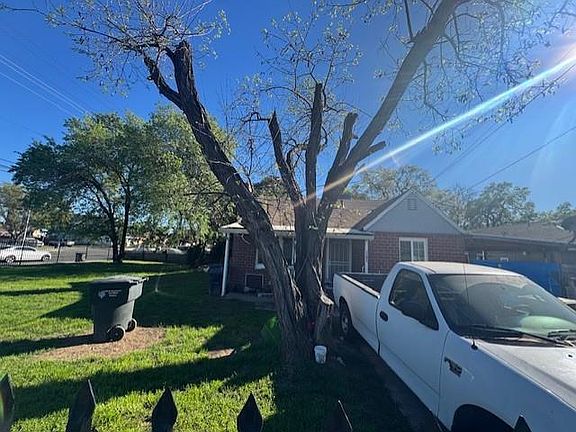3rd image of 820 Ford Rd
