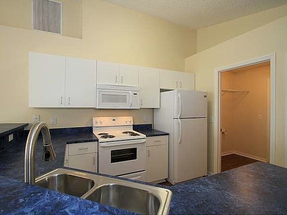 4th image of 1241 Humphrey Blvd