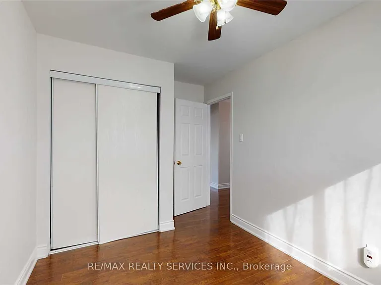 44 Elmstead Ct — Photo 9